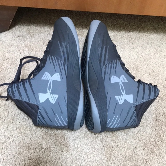 UNDER ARMOUR men’s size 8.5 grey basketball sneakers main image 11